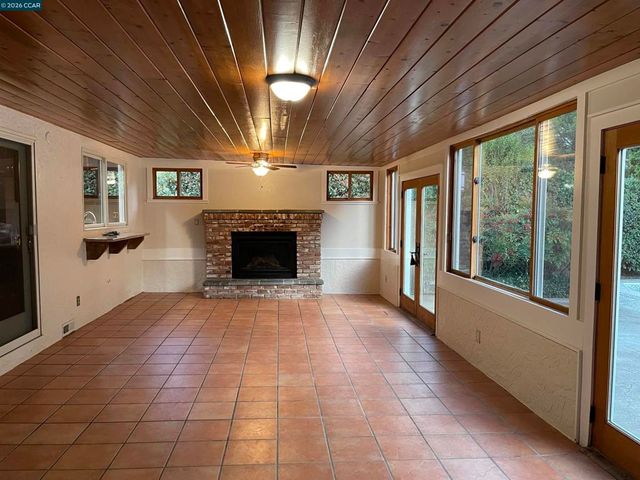 625 Las Barrancas Dr, Danville, CA 94526