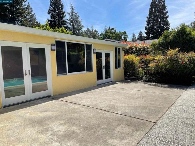 625 Las Barrancas Dr, Danville, CA 94526