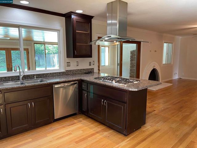 625 Las Barrancas Dr, Danville, CA 94526