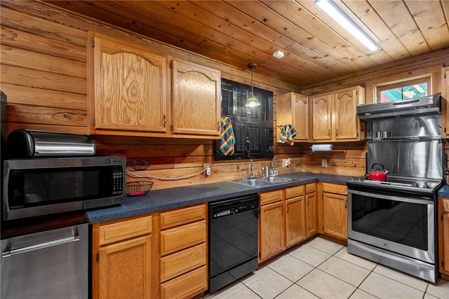 2132 County Road 246, Berryville, AR 72616