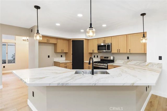 28950 Clear Spring, Highland, CA 92346
