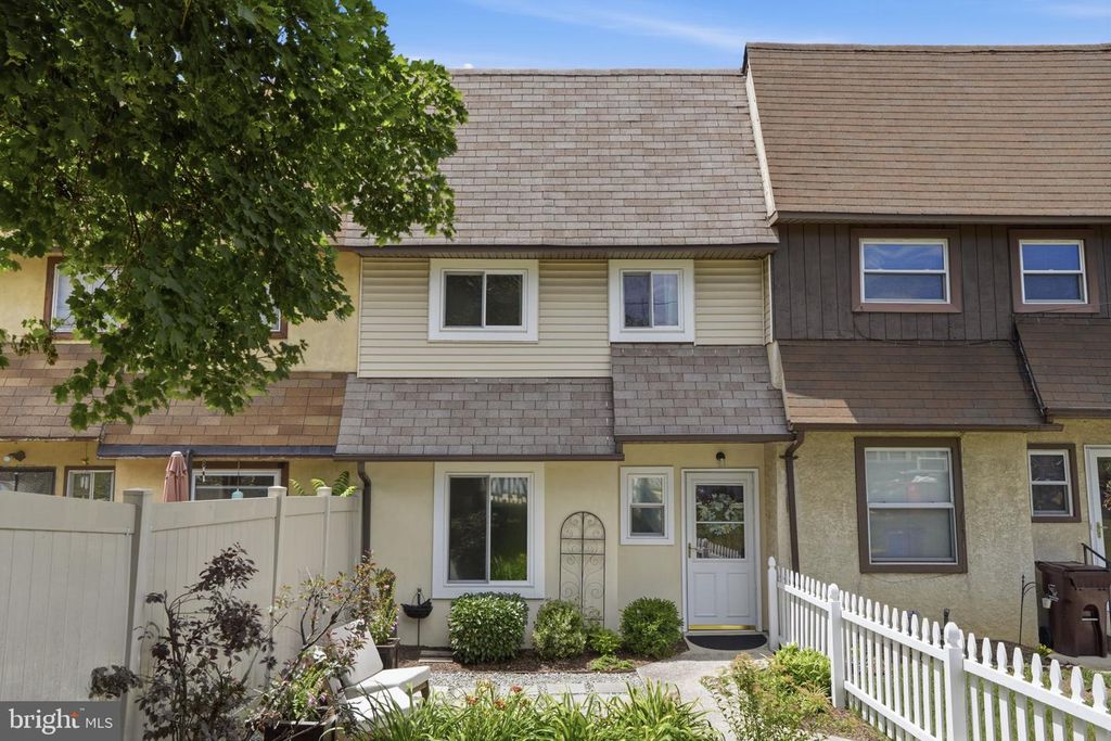 908 GREEN ST, Bridgeport, PA 19405