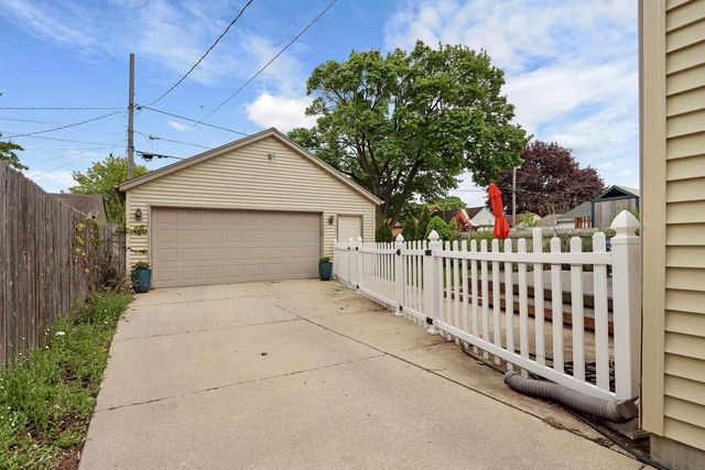 7515 25th AVENUE, Kenosha, WI 53143
