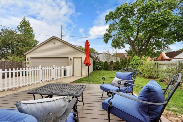 7515 25th AVENUE, Kenosha, WI 53143