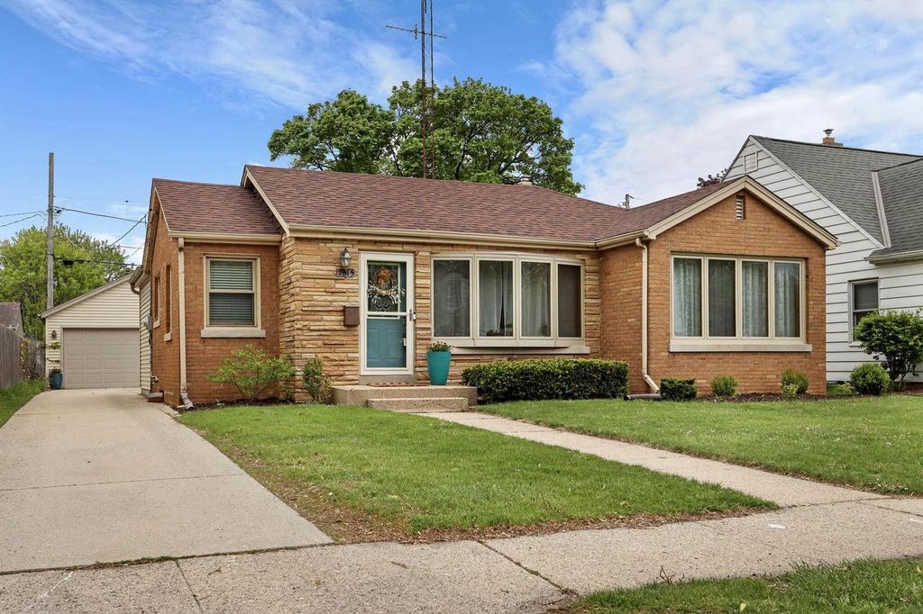 7515 25th AVENUE, Kenosha, WI 53143