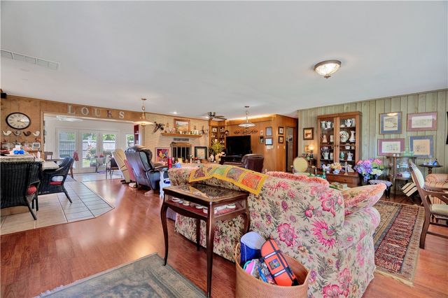114 W Douglas Street, Prairie Grove, AR 72753