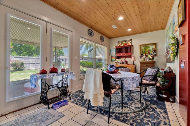 114 W Douglas Street, Prairie Grove, AR 72753
