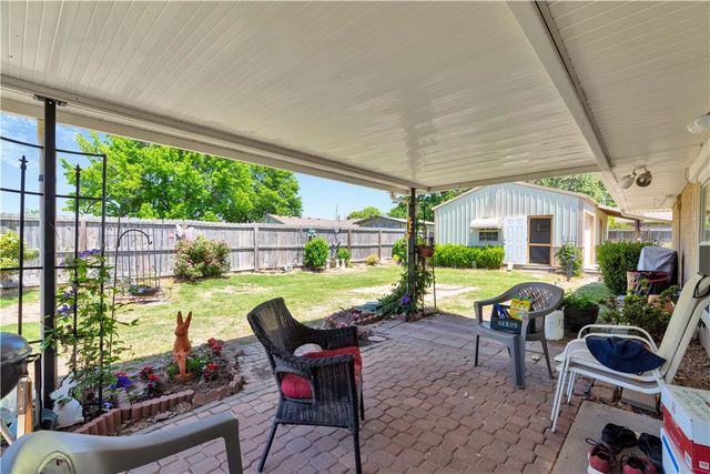 114 W Douglas Street, Prairie Grove, AR 72753