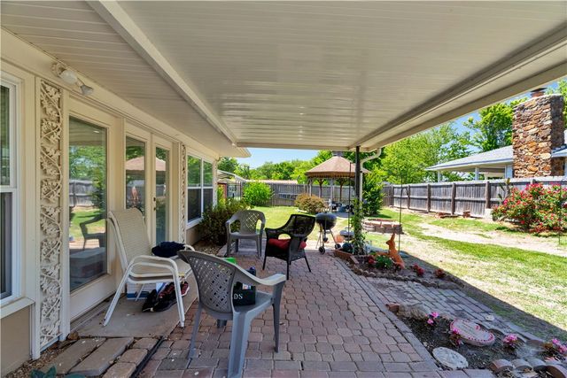 114 W Douglas Street, Prairie Grove, AR 72753