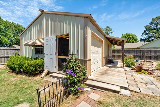 114 W Douglas Street, Prairie Grove, AR 72753
