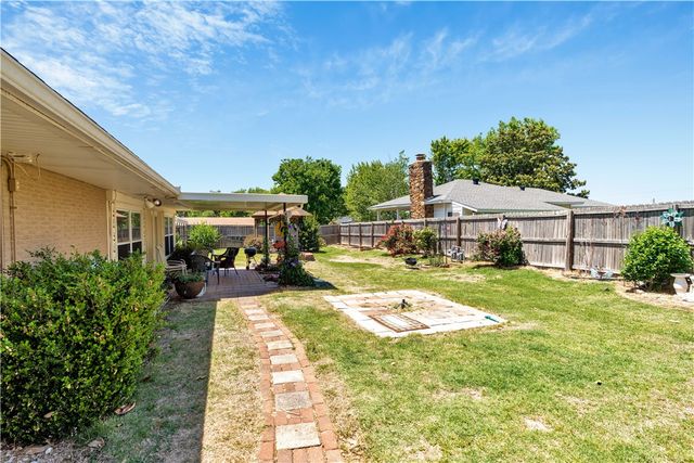 114 W Douglas Street, Prairie Grove, AR 72753