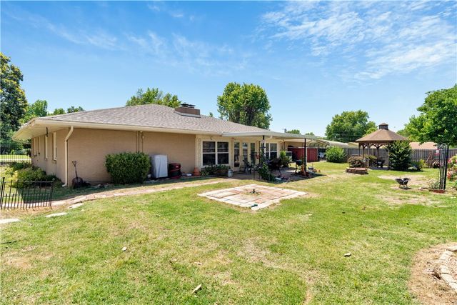 114 W Douglas Street, Prairie Grove, AR 72753