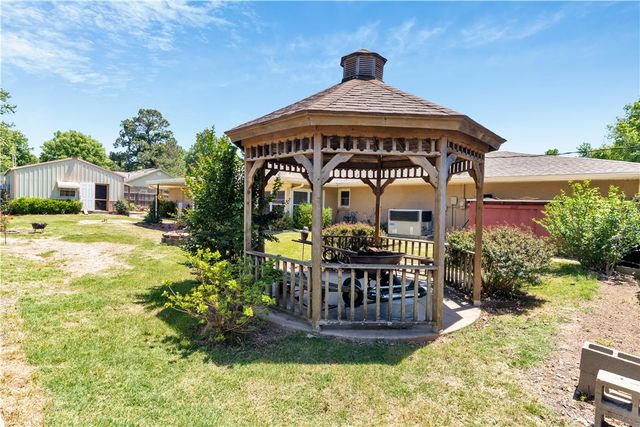 114 W Douglas Street, Prairie Grove, AR 72753