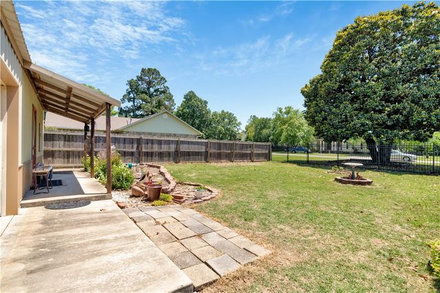 114 W Douglas Street, Prairie Grove, AR 72753