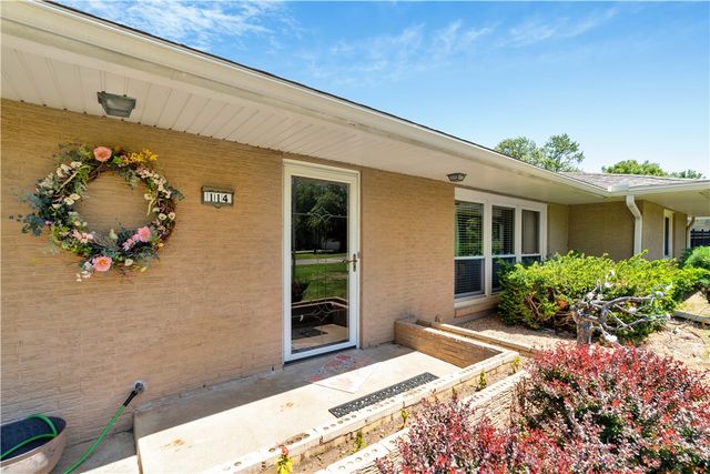 114 W Douglas Street, Prairie Grove, AR 72753
