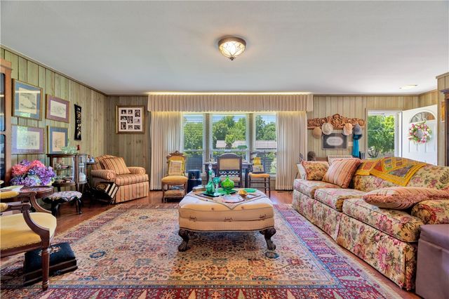114 W Douglas Street, Prairie Grove, AR 72753