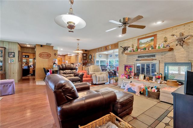 114 W Douglas Street, Prairie Grove, AR 72753