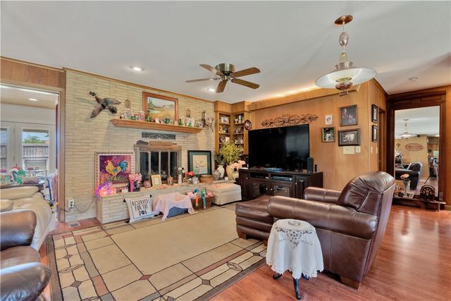 114 W Douglas Street, Prairie Grove, AR 72753