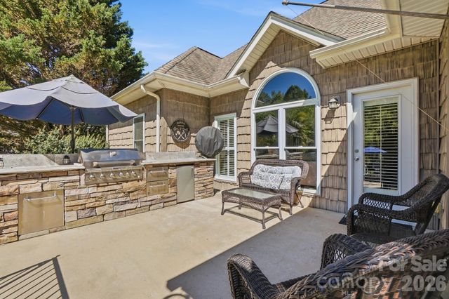 2066 Applebrook Drive, Wesley Chapel, NC 28110