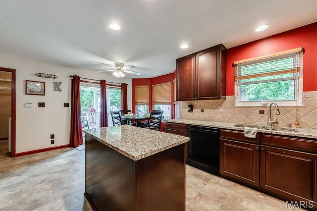 3507 Brookstone South Drive, Oakville, MO 63129