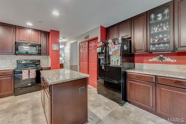 3507 Brookstone South Drive, Oakville, MO 63129