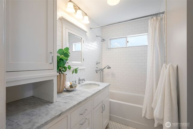 4812 NE 42nd Street, Seattle, WA 98105