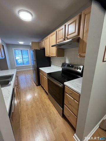 85 Woodsedge Drive APT 3C, Newington, CT 06111