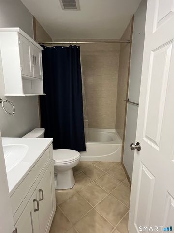 85 Woodsedge Drive APT 3C, Newington, CT 06111