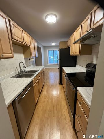 85 Woodsedge Drive APT 3C, Newington, CT 06111