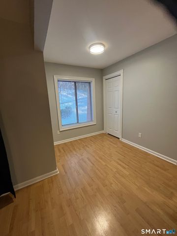 85 Woodsedge Drive APT 3C, Newington, CT 06111