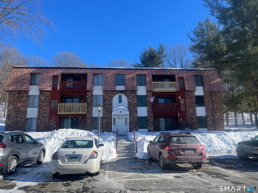 85 Woodsedge Drive APT 3C, Newington, CT 06111