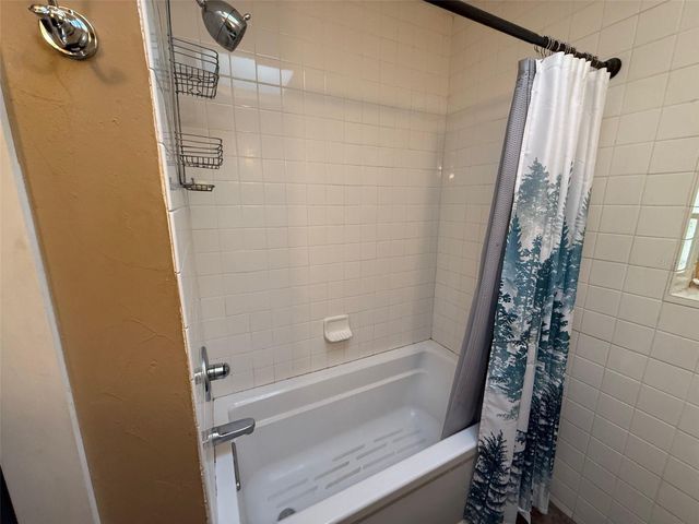 1020 NE 1ST AVENUE, Gainesville, FL 32601