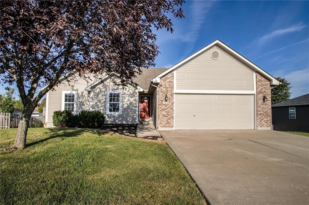 725 SW Tisha Lane, Grain Valley, MO 64029