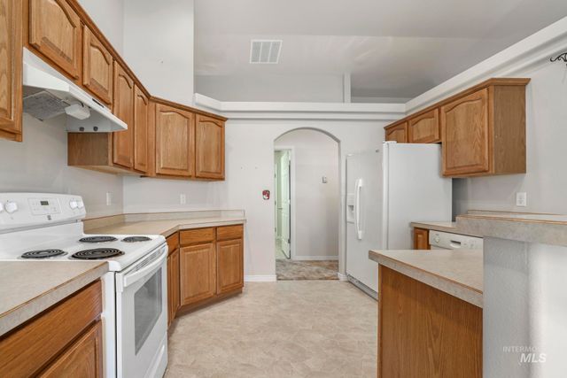 2296 Julie Ln, Twin Falls, ID 83301