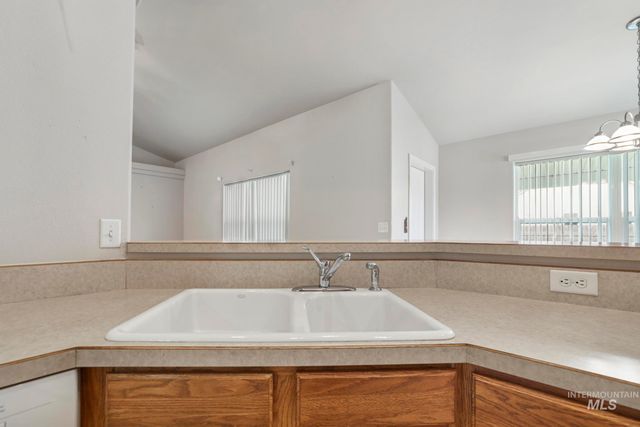 2296 Julie Ln, Twin Falls, ID 83301