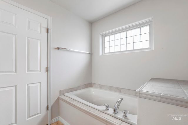 2296 Julie Ln, Twin Falls, ID 83301