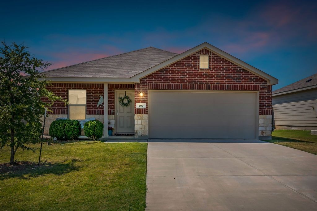 209 Wishbone Lane, Fort Worth, TX 76052