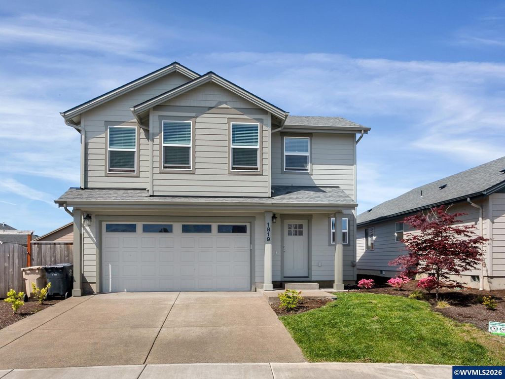 Image 1 of property listing at 1819 SE Blueberry St, Dallas, OR 97338