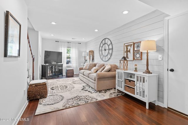 8 Petal Patch Trail, Howell, NJ 07731