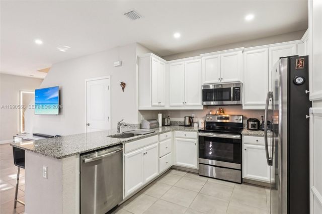 10828 SW 235 St, Miami, FL 33032