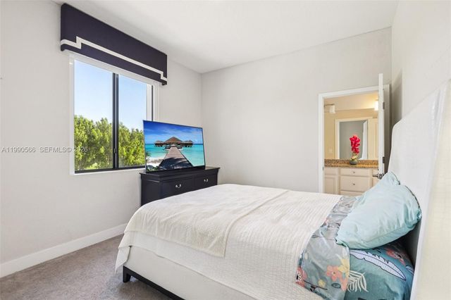 10828 SW 235 St, Miami, FL 33032