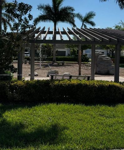 10828 SW 235 St, Miami, FL 33032