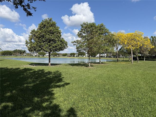 10828 SW 235 St, Miami, FL 33032