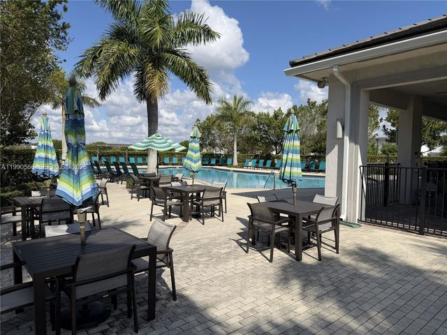 10828 SW 235 St, Miami, FL 33032