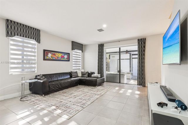 10828 SW 235 St, Miami, FL 33032