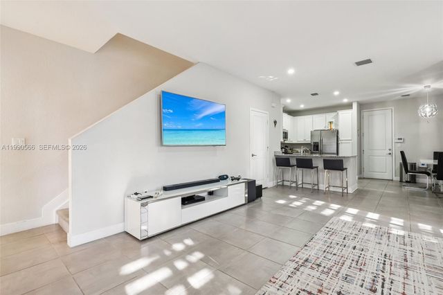 10828 SW 235 St, Miami, FL 33032