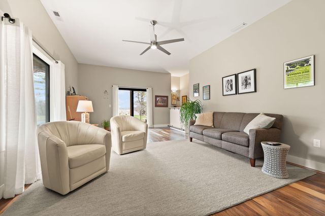 133 Lakeshore Drive, Russell Springs, KY 42642