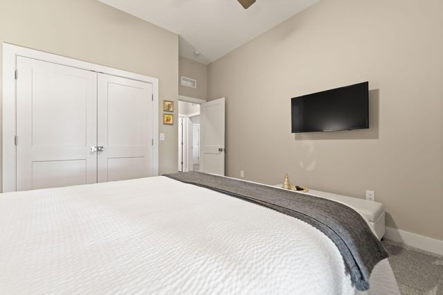 133 Lakeshore Drive, Russell Springs, KY 42642