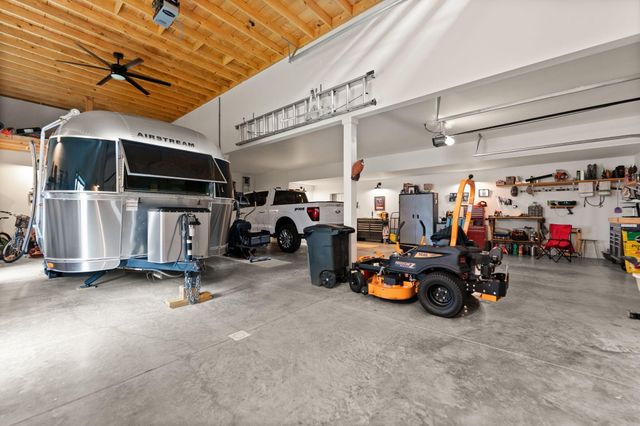 133 Lakeshore Drive, Russell Springs, KY 42642