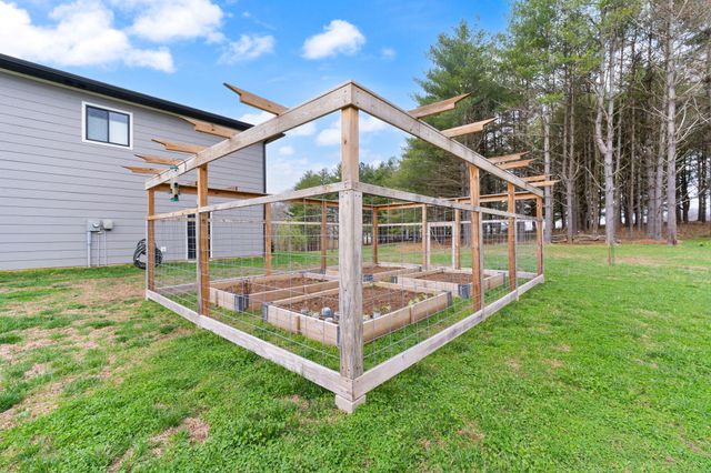 133 Lakeshore Drive, Russell Springs, KY 42642